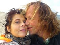 Annette mit kurzen Haaren nach der Chemo mit ihrem Partner Bernd, 2013 Foto: privat
